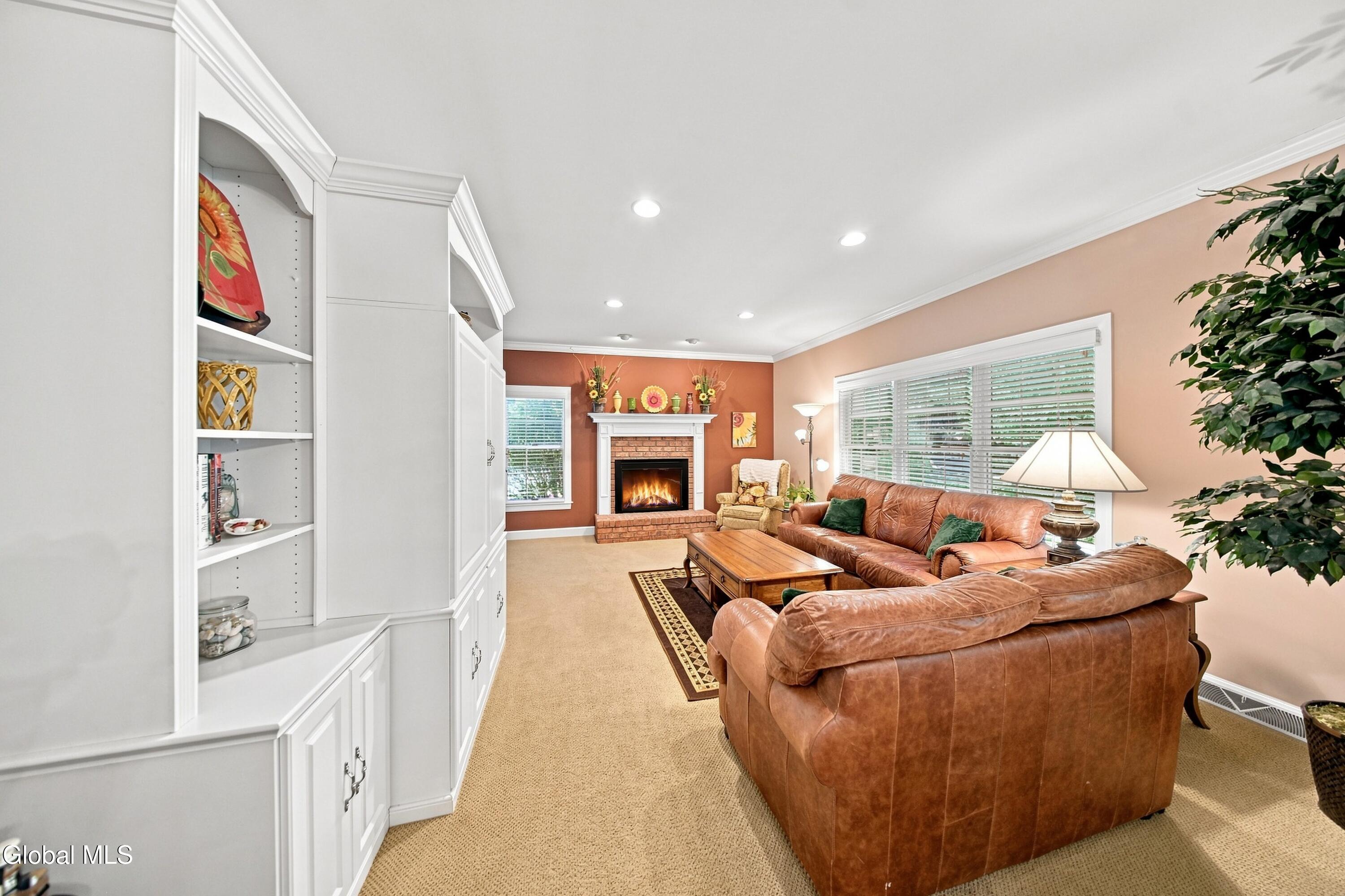 806 Greenthorne Boulevard Guilderland NY 12303