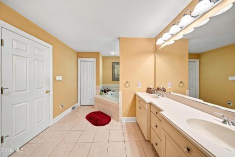 806 Greenthorne Boulevard Guilderland NY 12303