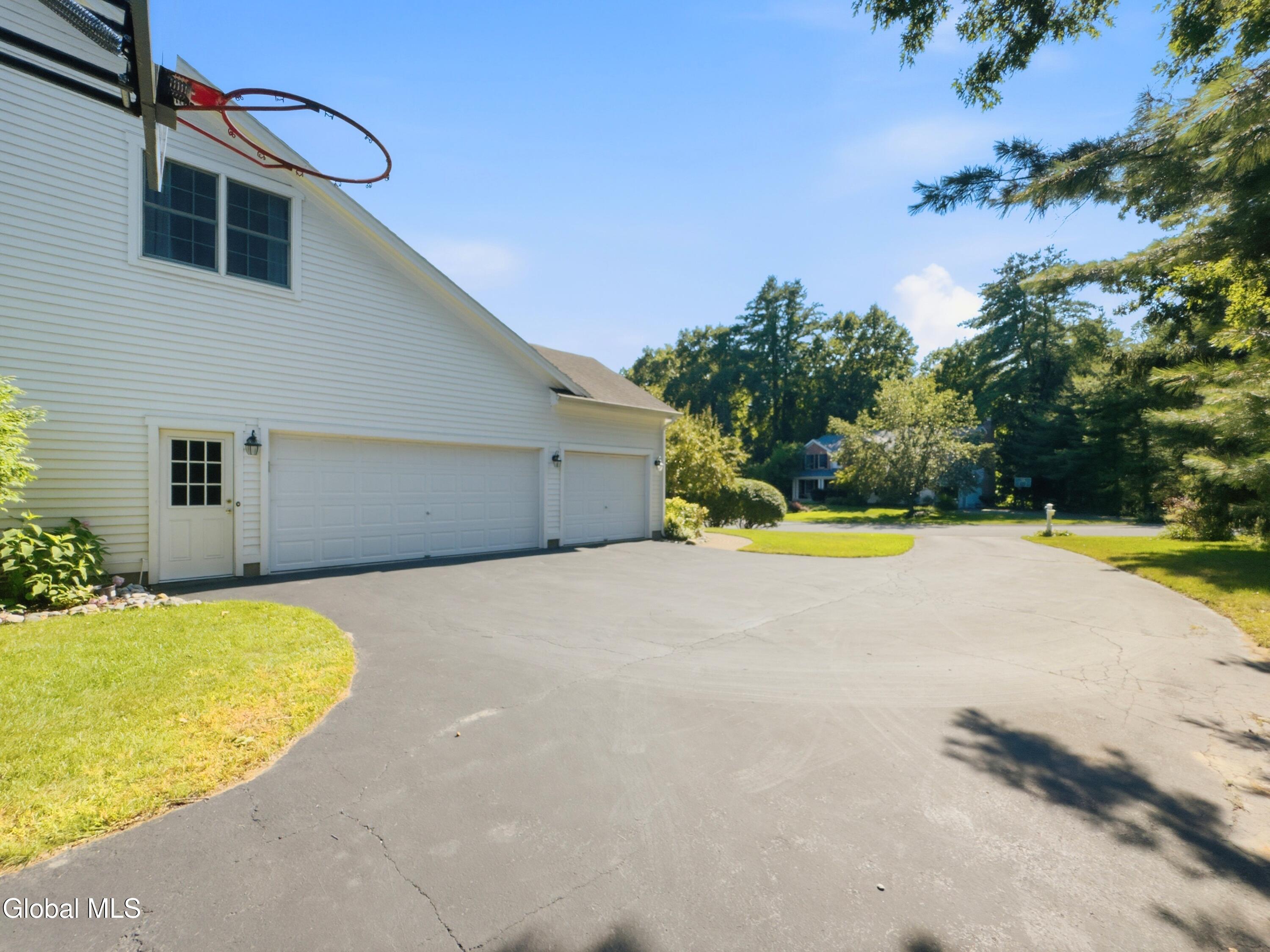 806 Greenthorne Boulevard Guilderland NY 12303