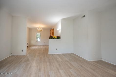 21 Mccormack Road Slingerlands NY 12159