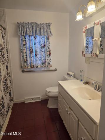4 Chris Place Colonie NY 12205
