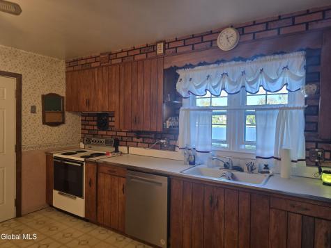 4 Chris Place Colonie NY 12205