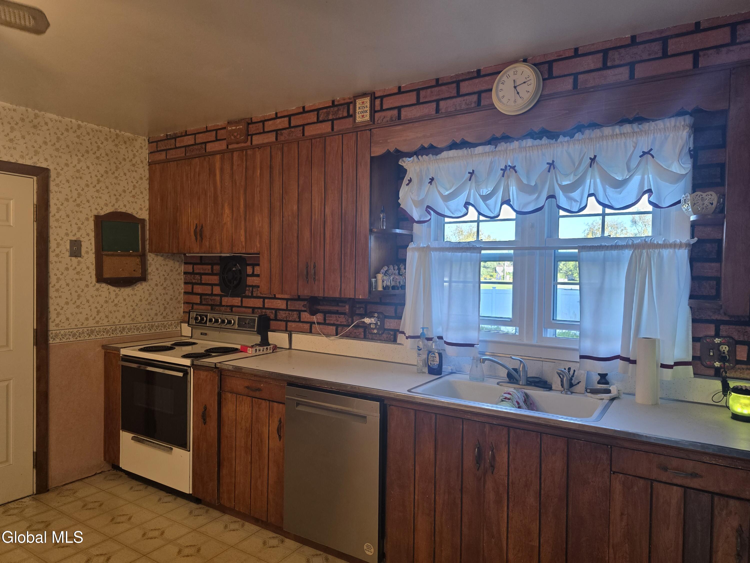 4 Chris Place Colonie NY 12205