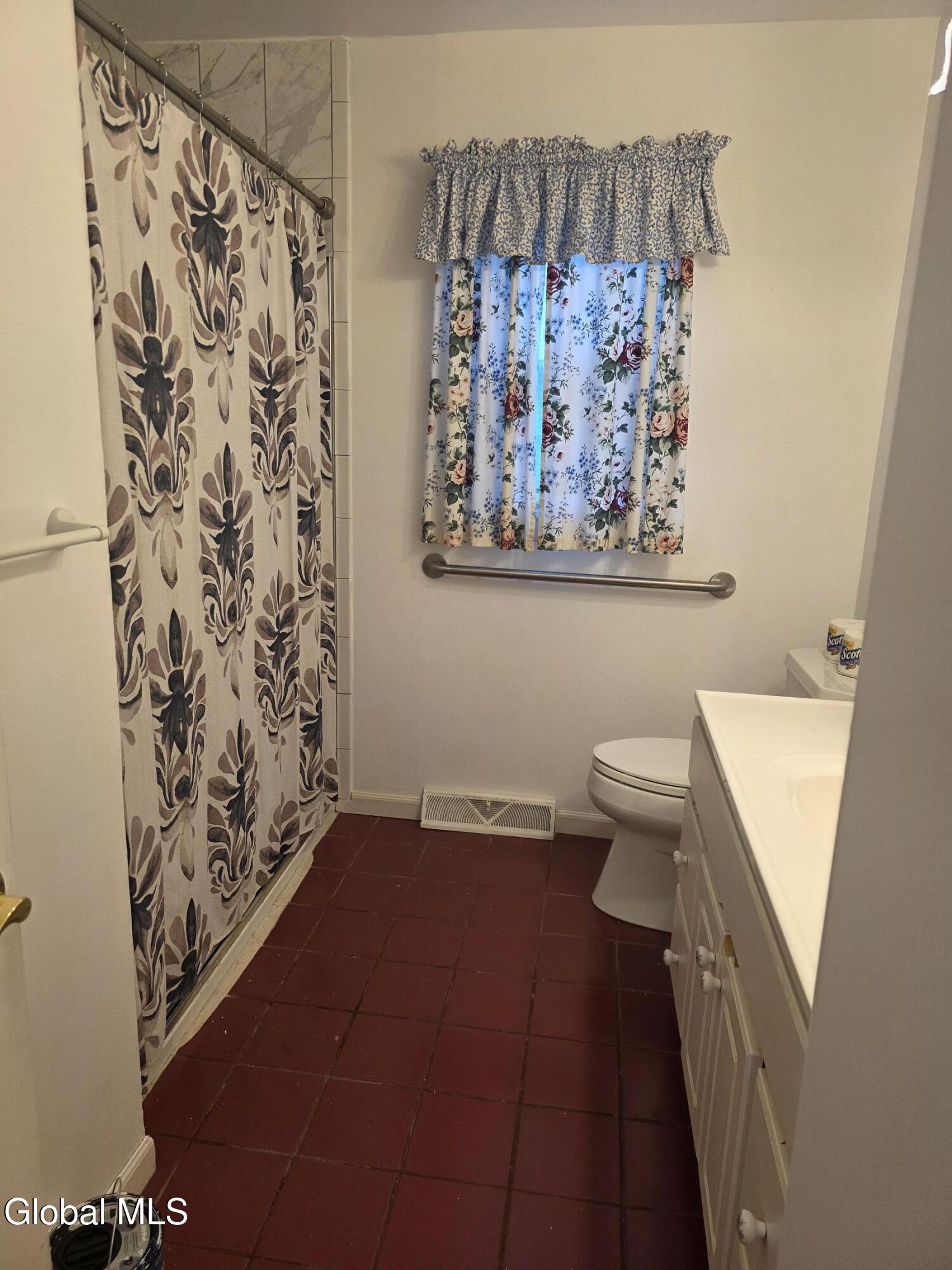 4 Chris Place Colonie NY 12205