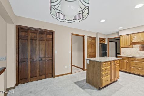 9 Newport Drive Clifton Park NY 12065