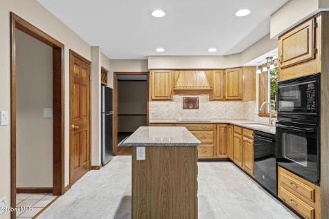 9 Newport Drive Clifton Park NY 12065