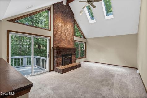 9 Newport Drive Clifton Park NY 12065