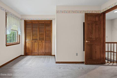 9 Newport Drive Clifton Park NY 12065