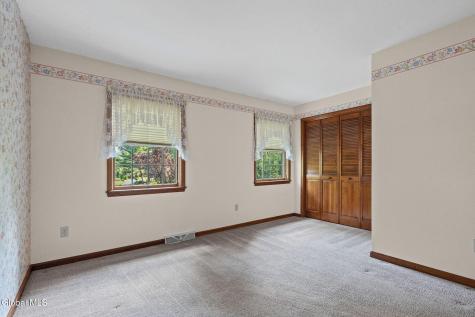 9 Newport Drive Clifton Park NY 12065