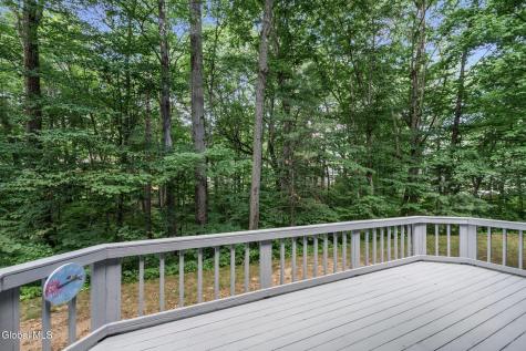 9 Newport Drive Clifton Park NY 12065