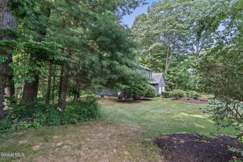 9 Newport Drive Clifton Park NY 12065