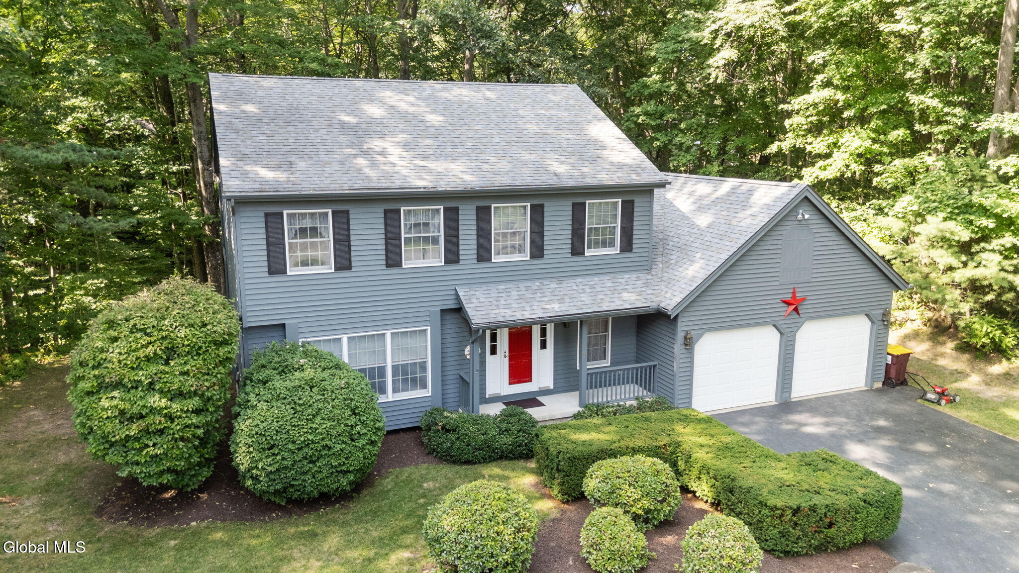 9 Newport Drive Clifton Park NY 12065