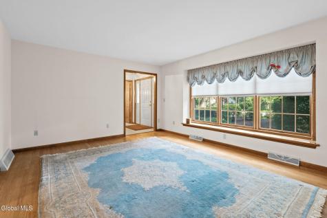 9 Newport Drive Clifton Park NY 12065