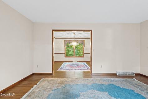 9 Newport Drive Clifton Park NY 12065