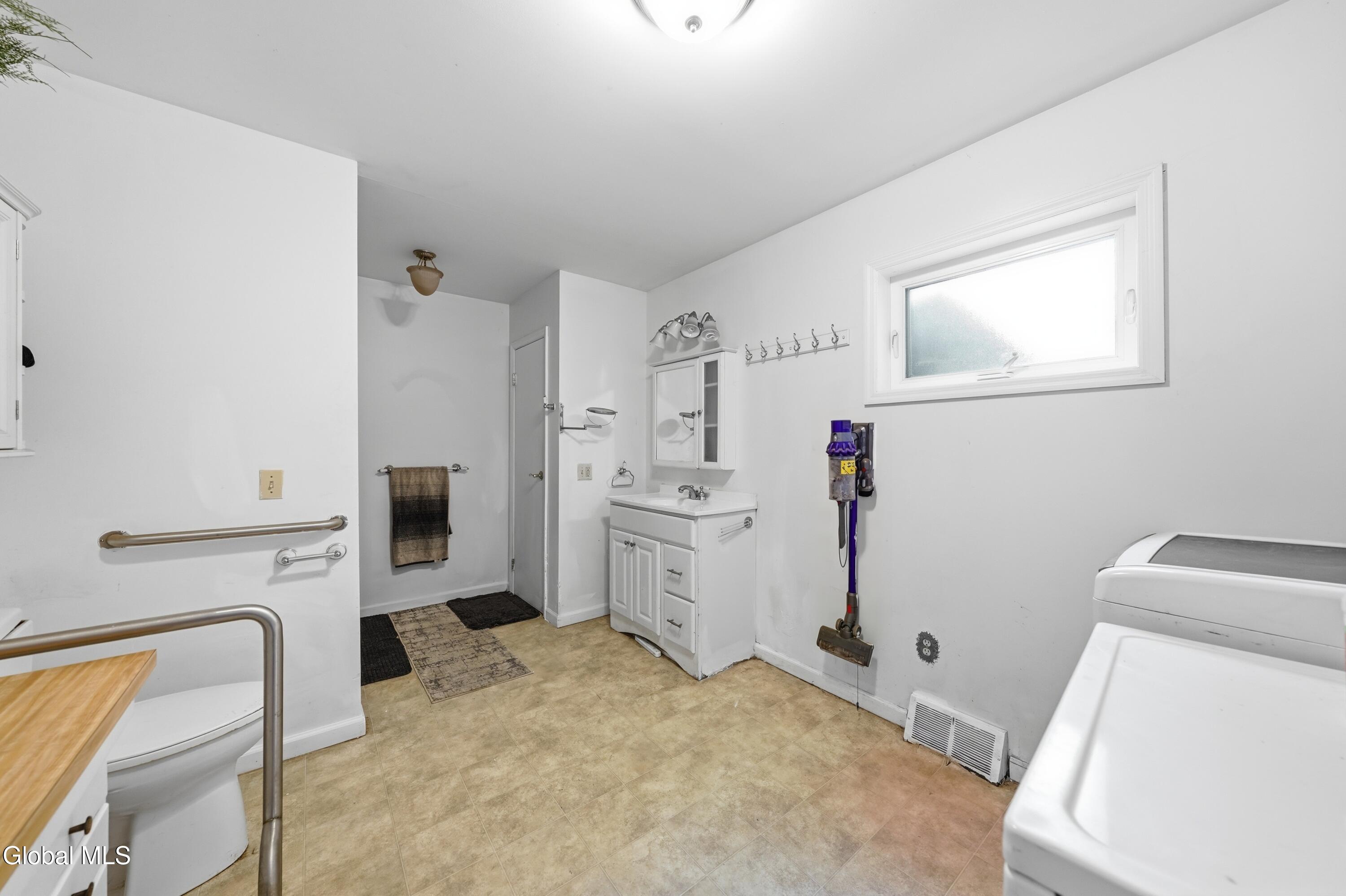25 Chestnut Street Johnstown NY 12095