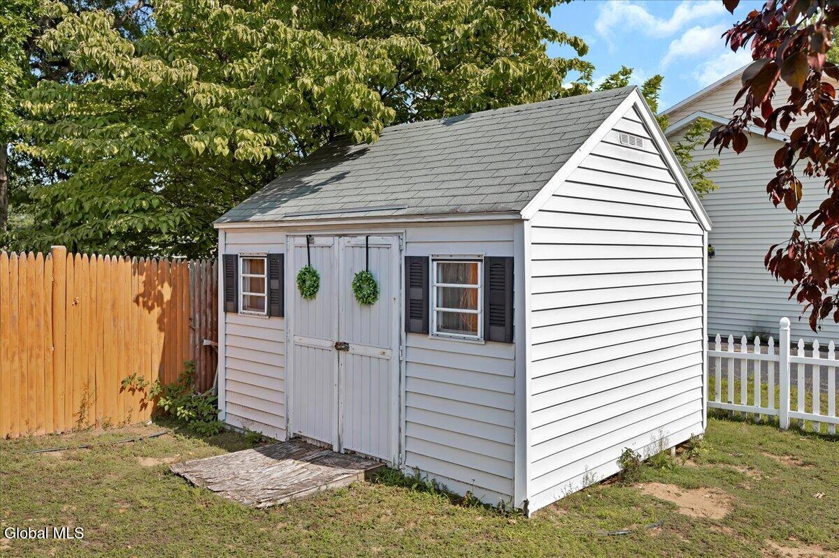 3 Michelle Lane Schenectady NY 12309