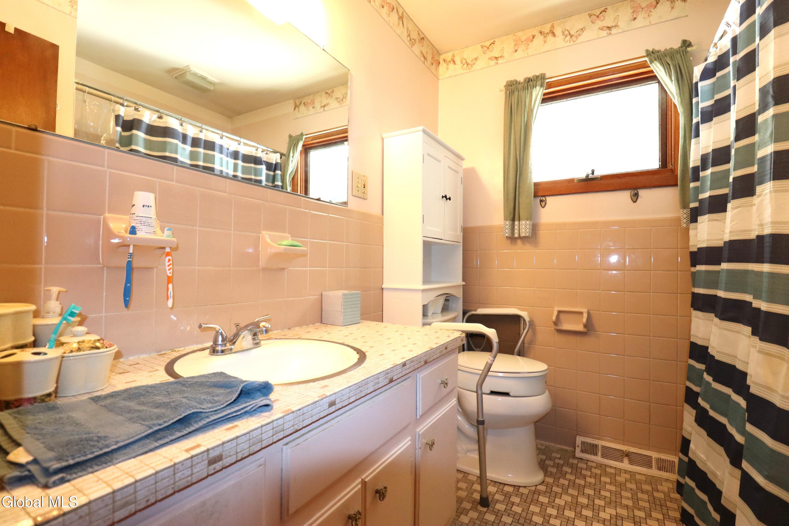 535 Salina Street Schenectady NY 12308