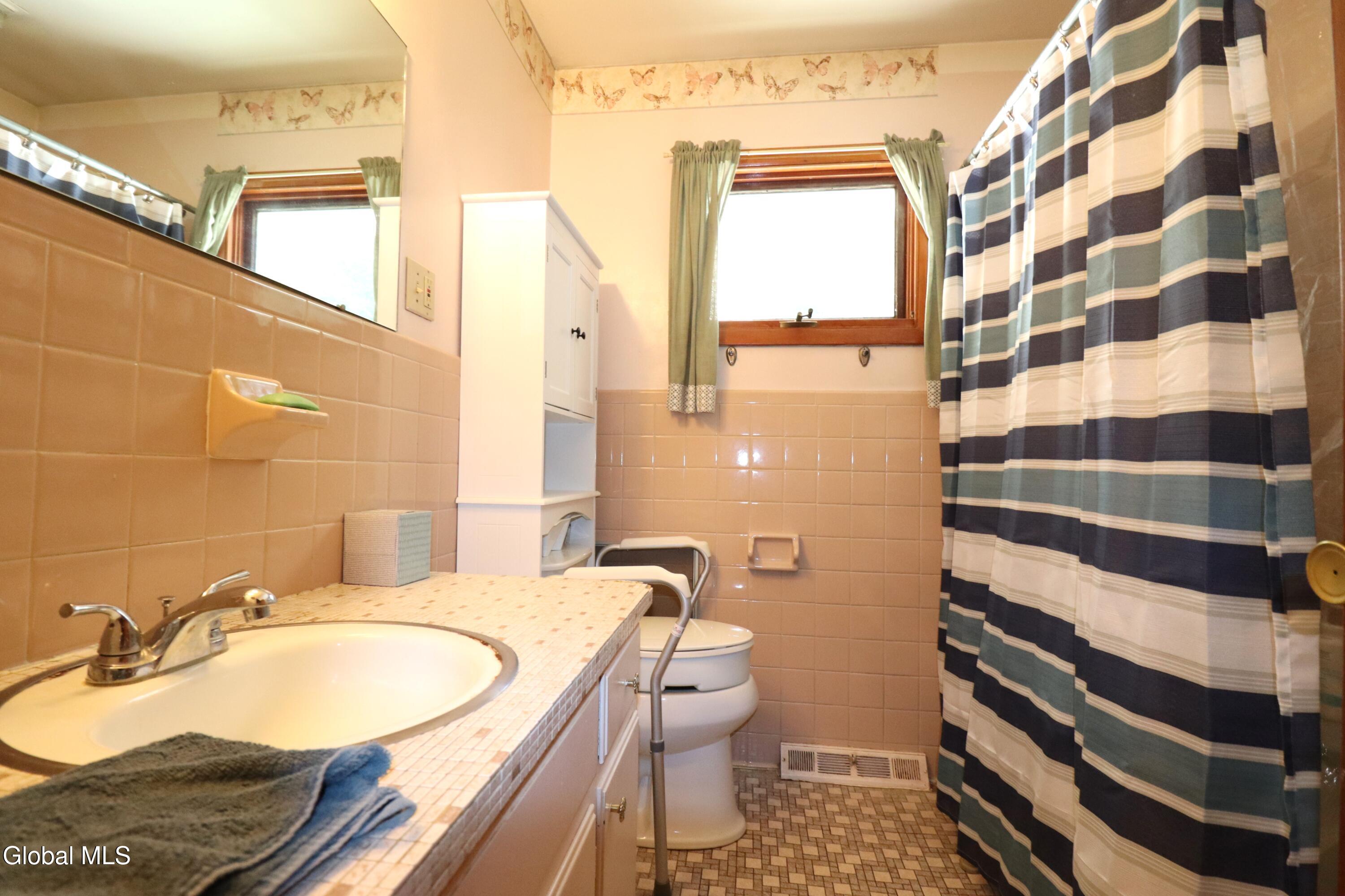 535 Salina Street Schenectady NY 12308