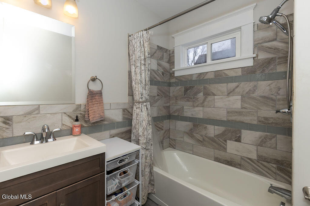 417 Cora Street Schenectady NY 12306