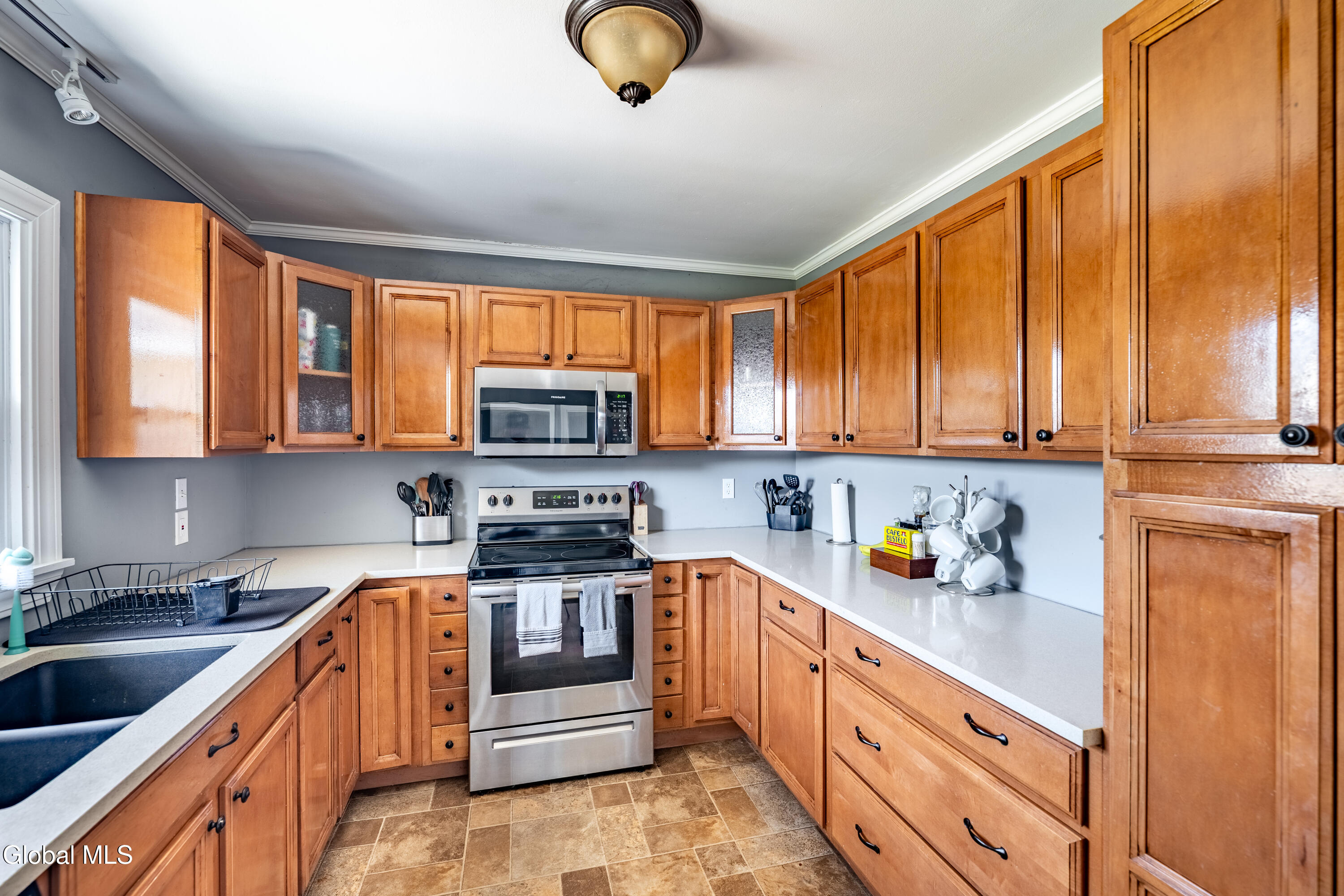 2837 Woodbridge Avenue Rotterdam NY 12306