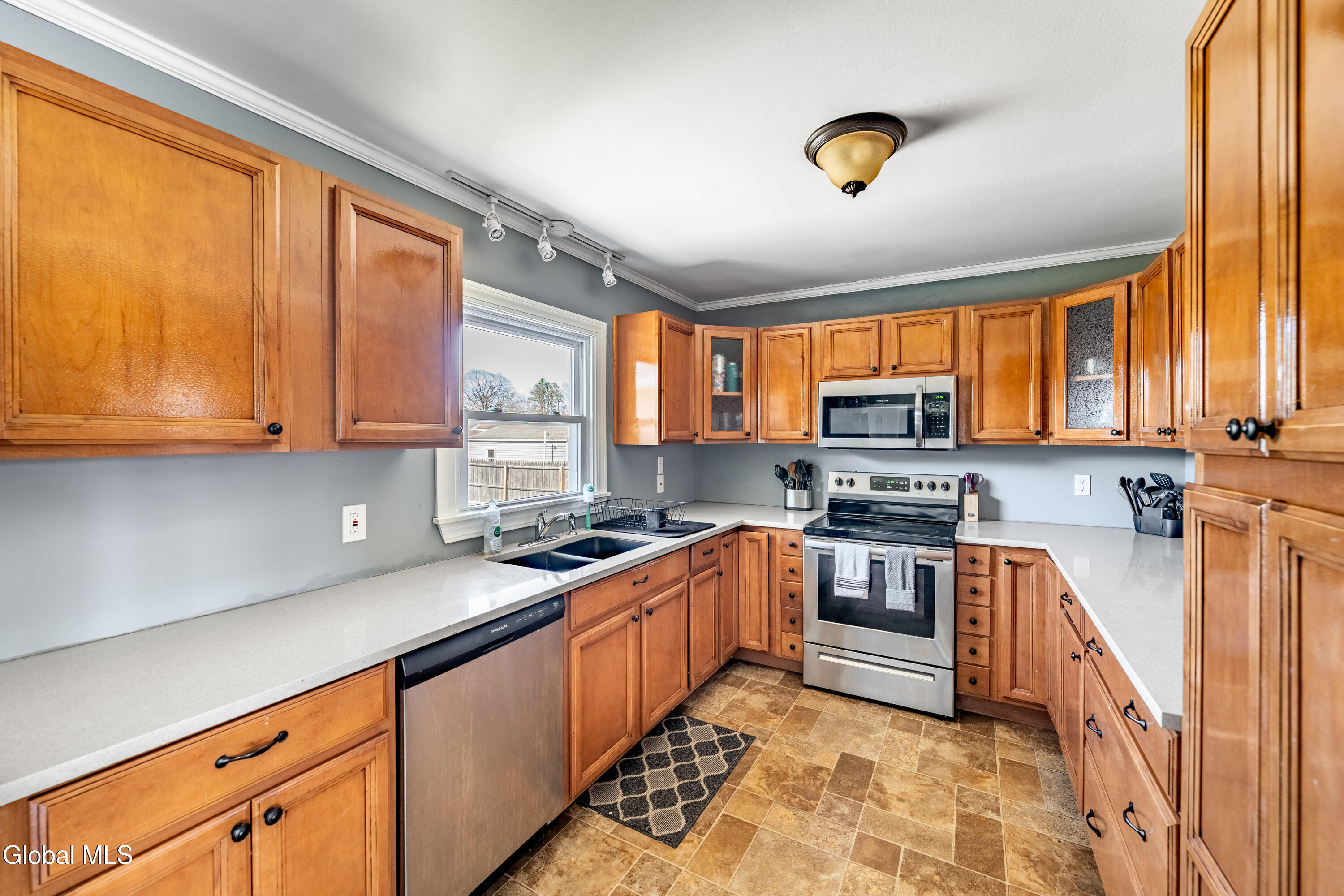 2837 Woodbridge Avenue Rotterdam NY 12306
