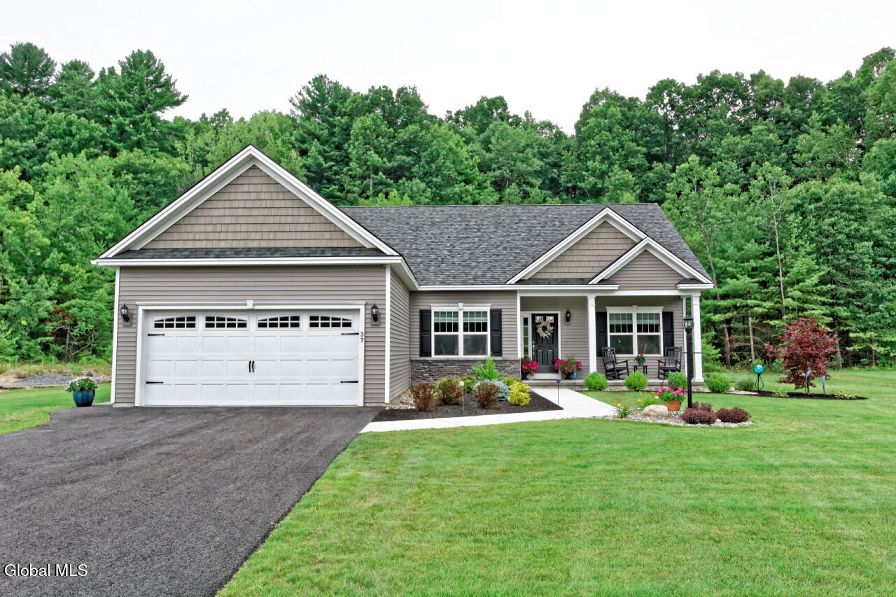 5 Dean Thomas Way Queensbury NY 12804