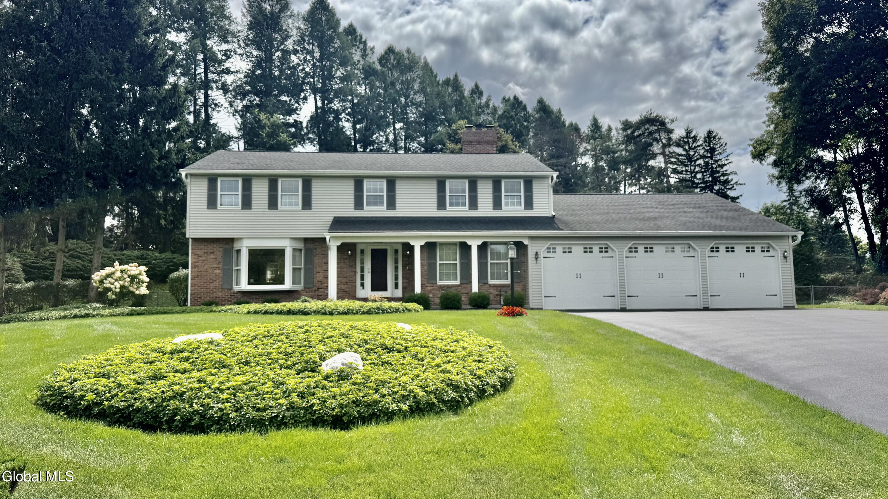 6 Thistledown Court Loudonville NY 12211
