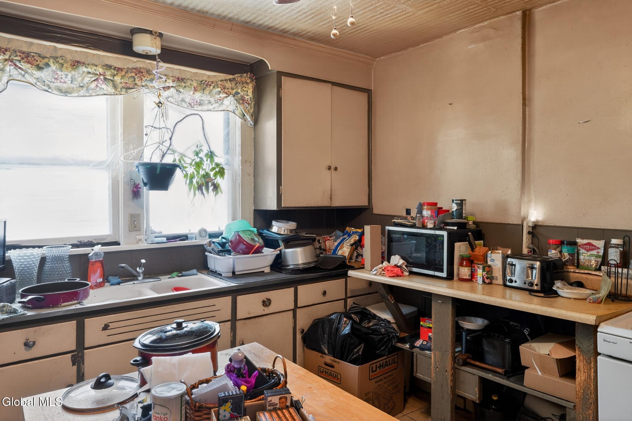67 Pinewood Avenue Albany NY 12203