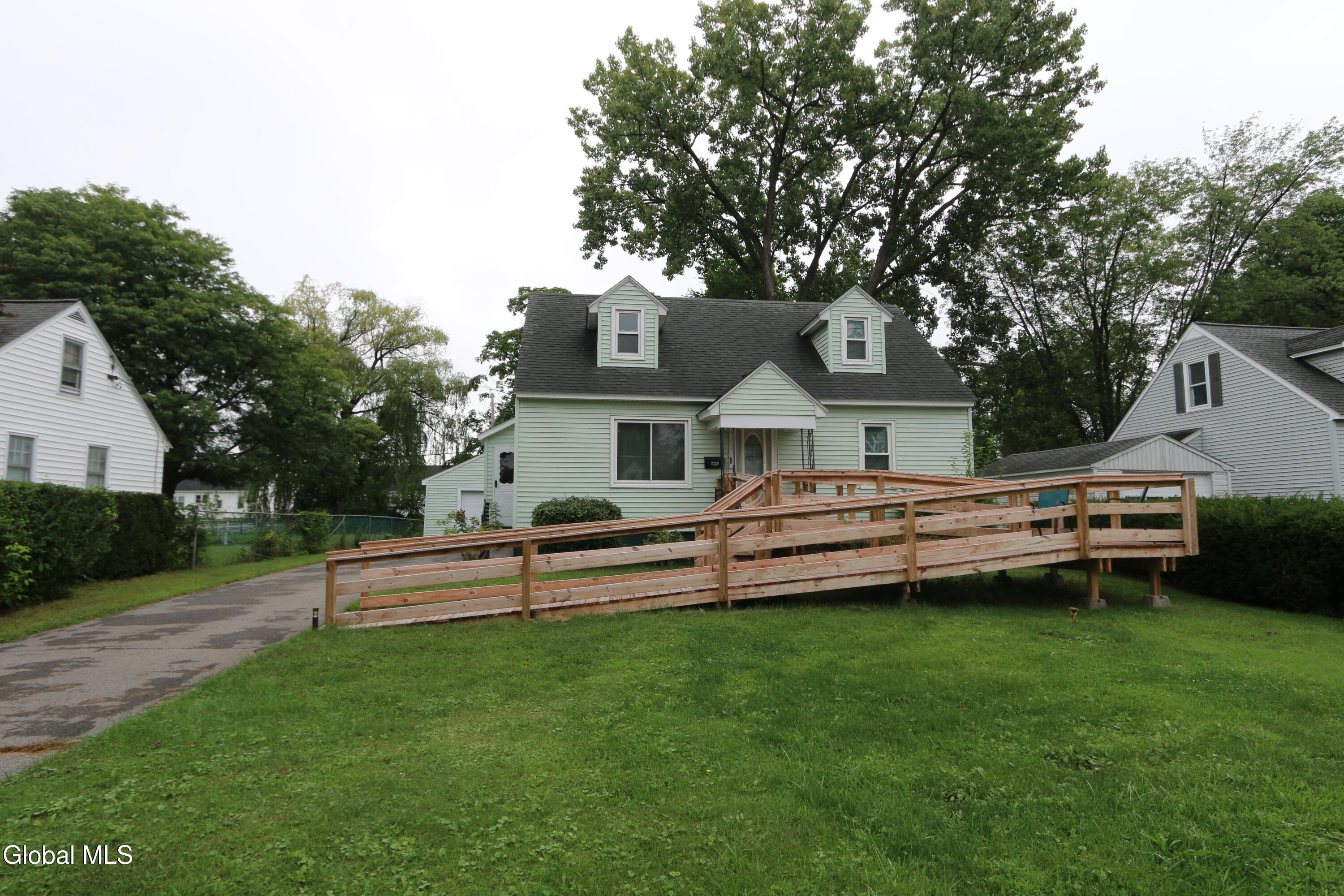3329 Marie Street Schenectady NY 12304