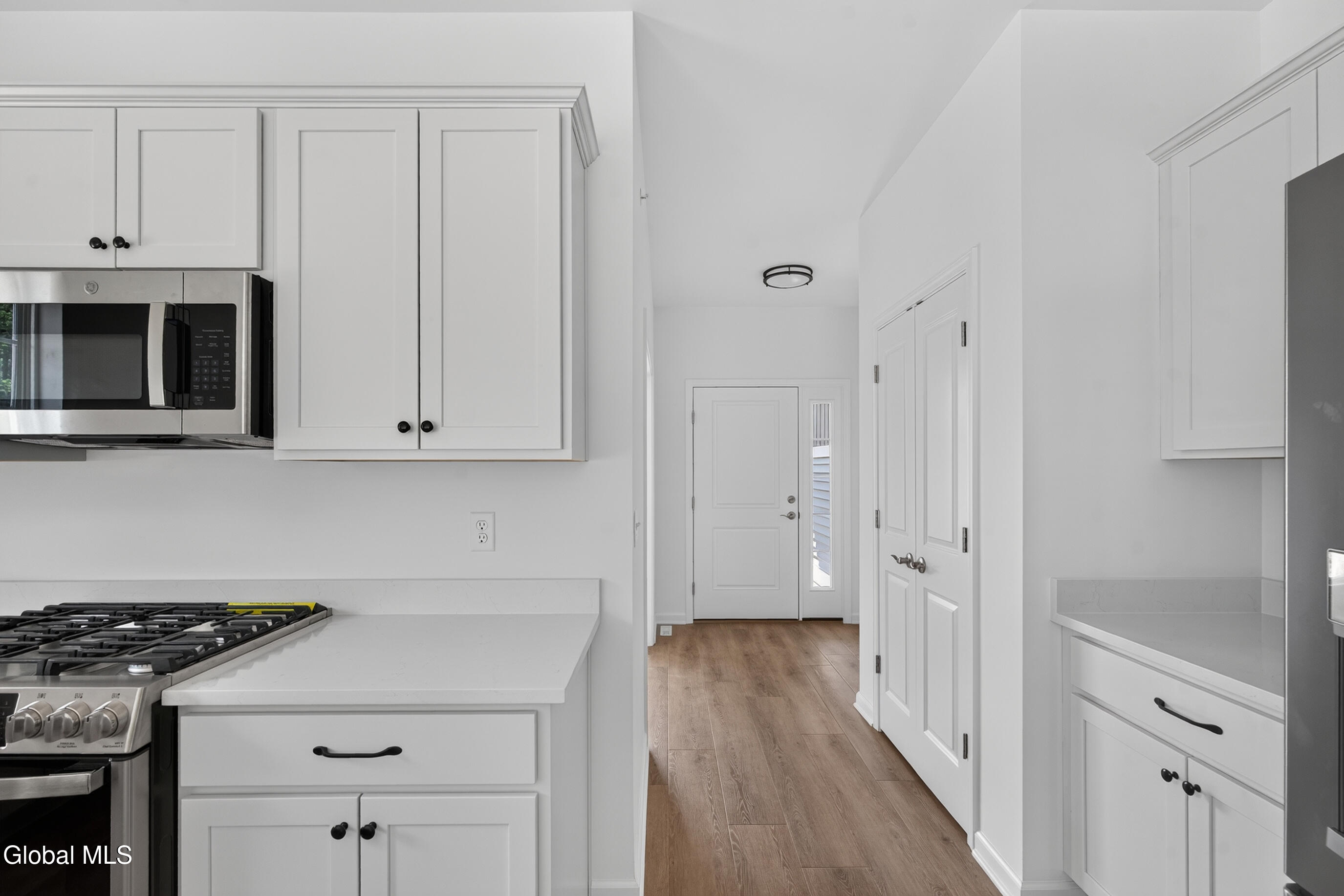 98 Whispering Pines Way Schenectady NY 12306