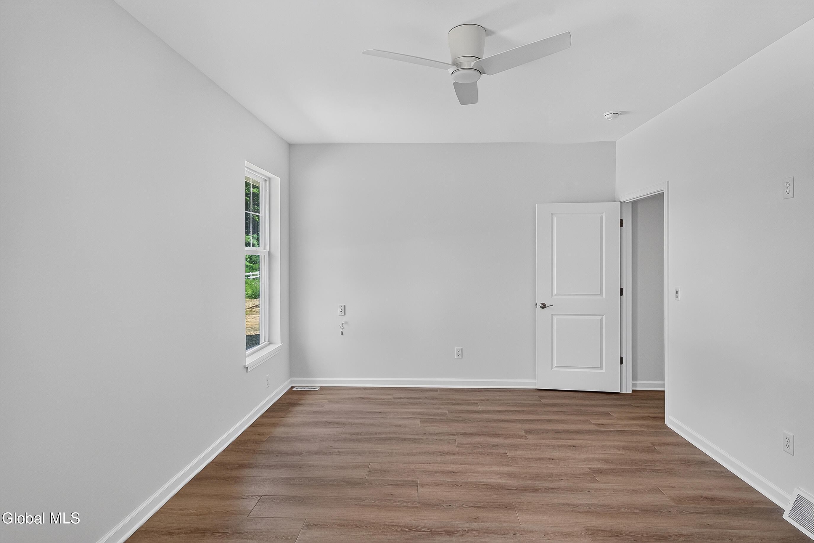 98 Whispering Pines Way Schenectady NY 12306
