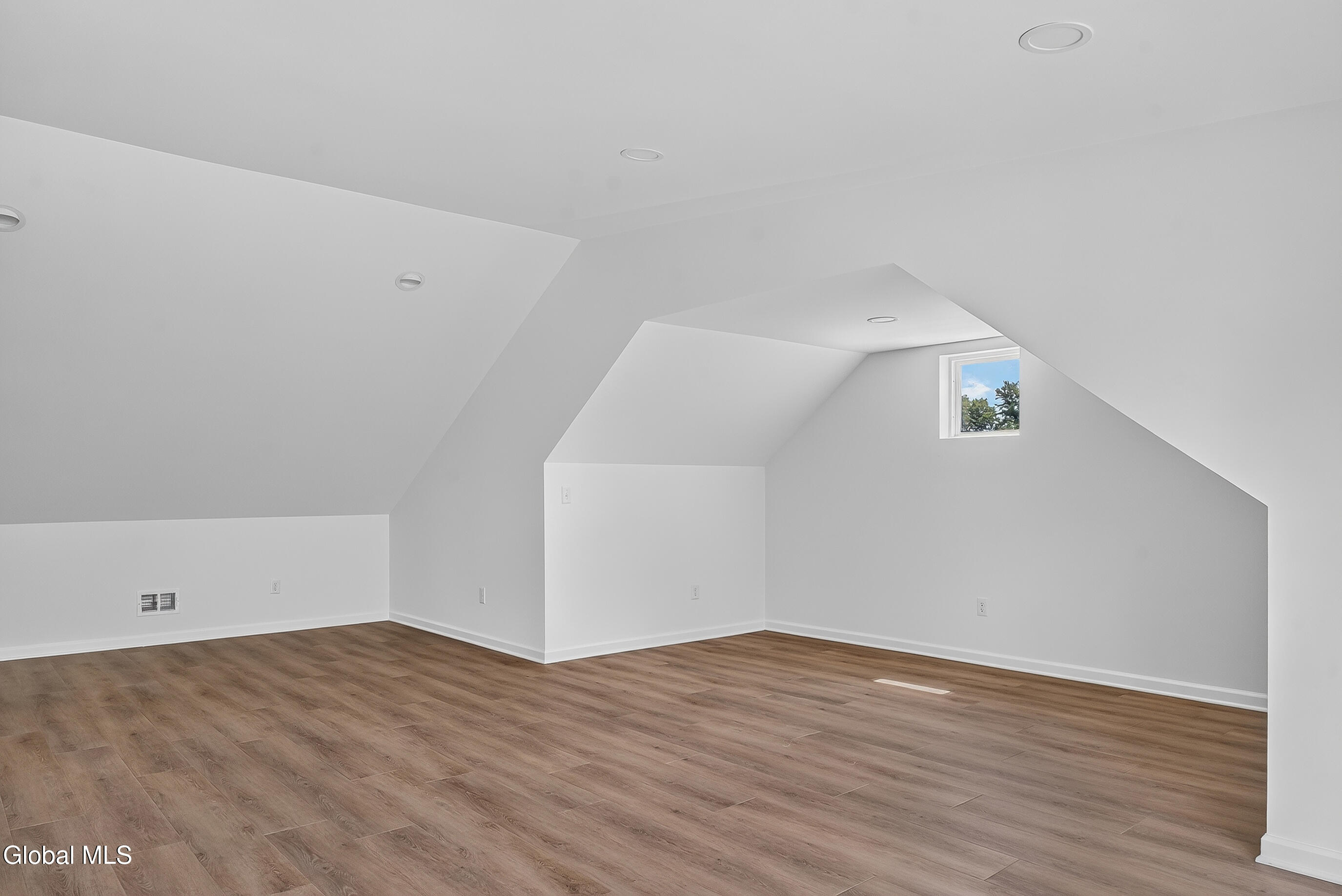 98 Whispering Pines Way Schenectady NY 12306