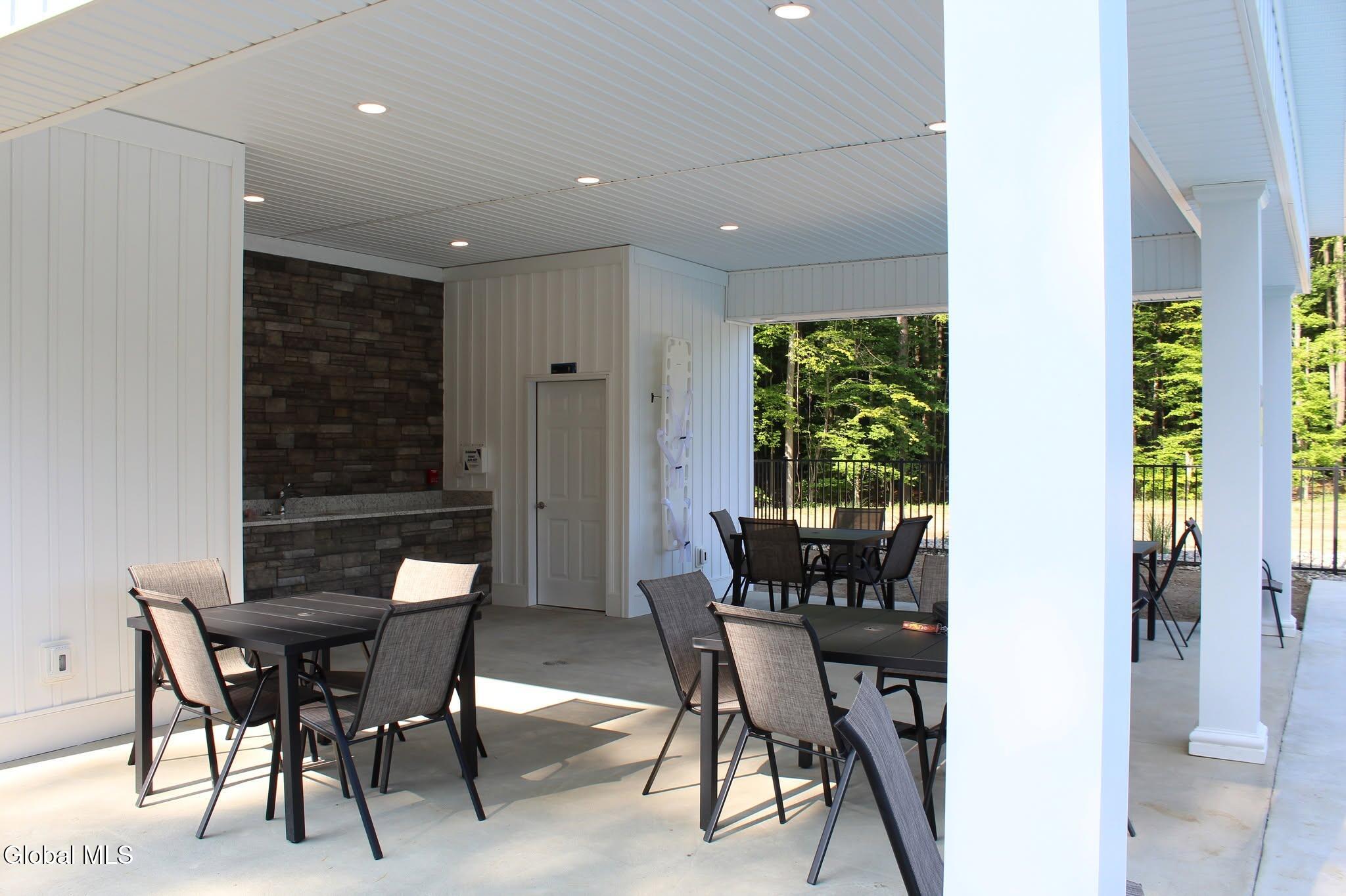 98 Whispering Pines Way Schenectady NY 12306