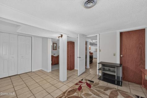 5 Crescent Lane Troy NY 12180