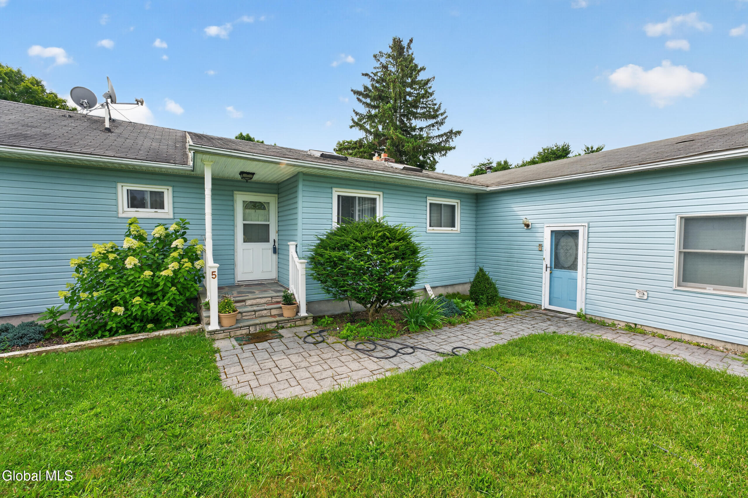 5 Crescent Lane Troy NY 12180