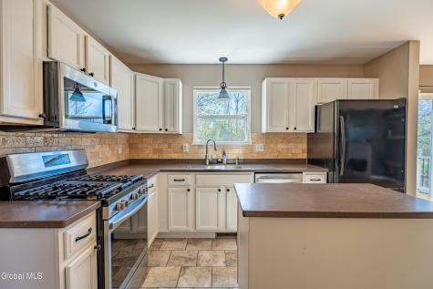 6 Cobblestone Lane Troy NY 12180