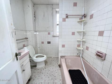 579 6th Avenue Troy NY 12182