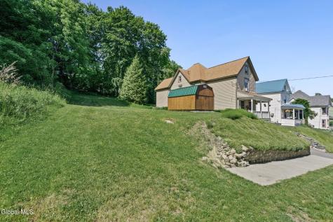 32 5th Street Gloversville NY 12078