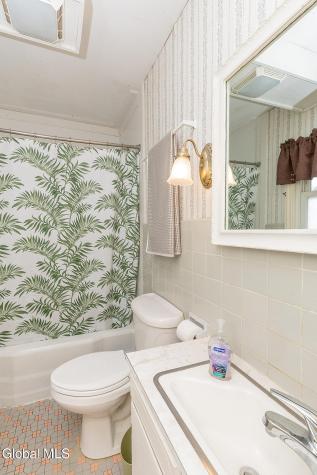 22 Westlyn Court Guilderland NY 12203
