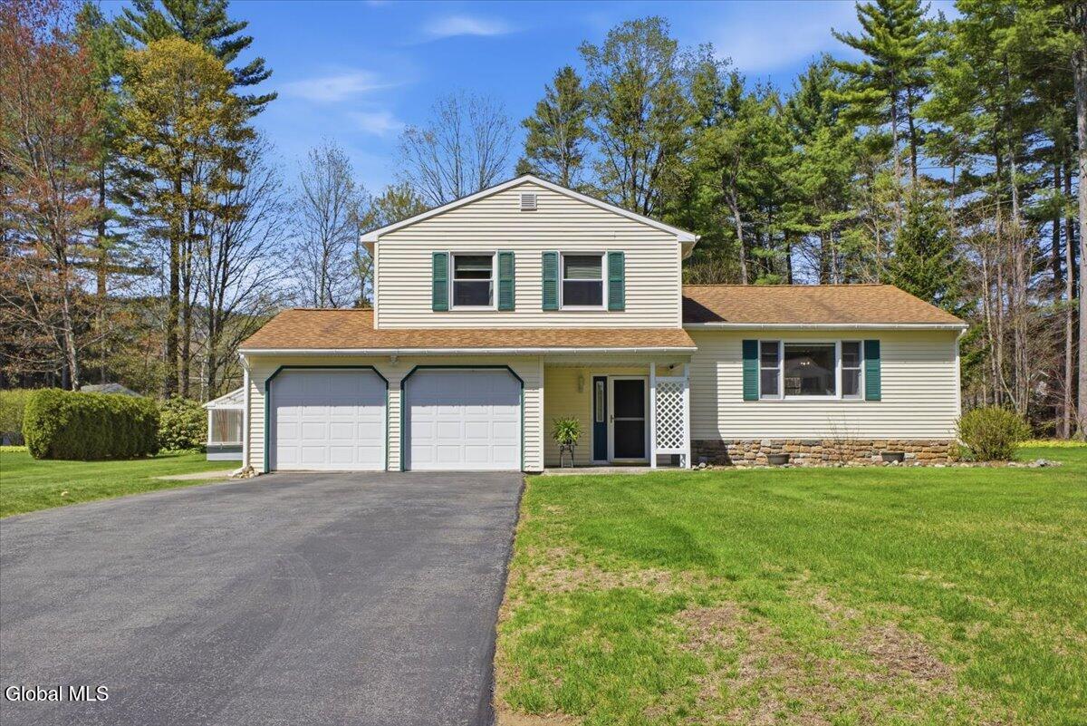 10 Queen Diana Lane Queensbury NY 12804