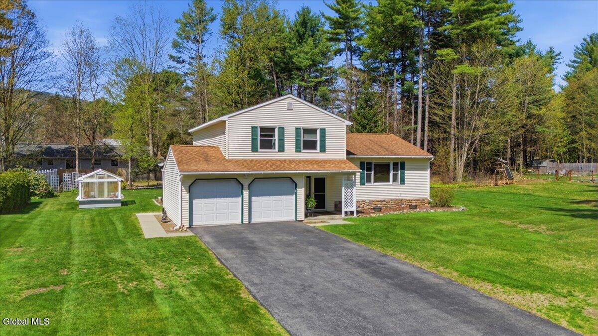 10 Queen Diana Lane Queensbury NY 12804