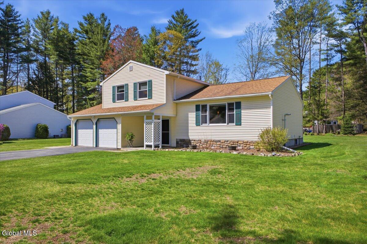 10 Queen Diana Lane Queensbury NY 12804