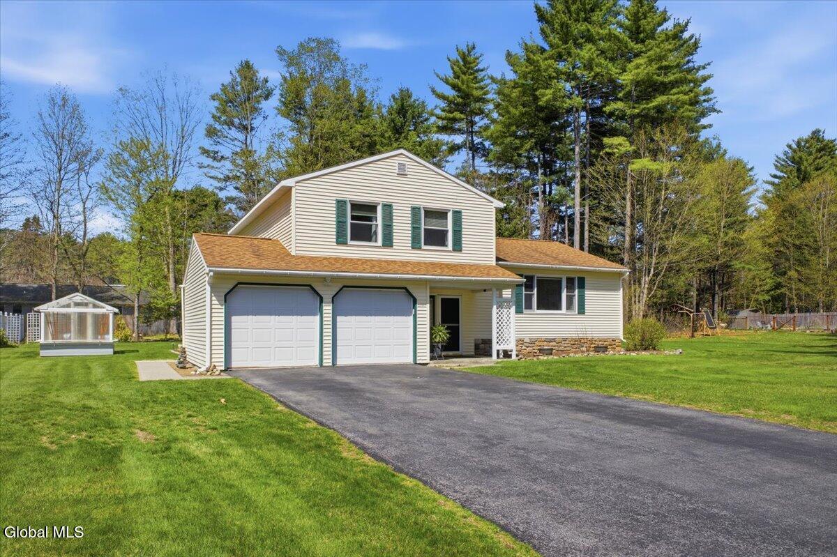 10 Queen Diana Lane Queensbury NY 12804