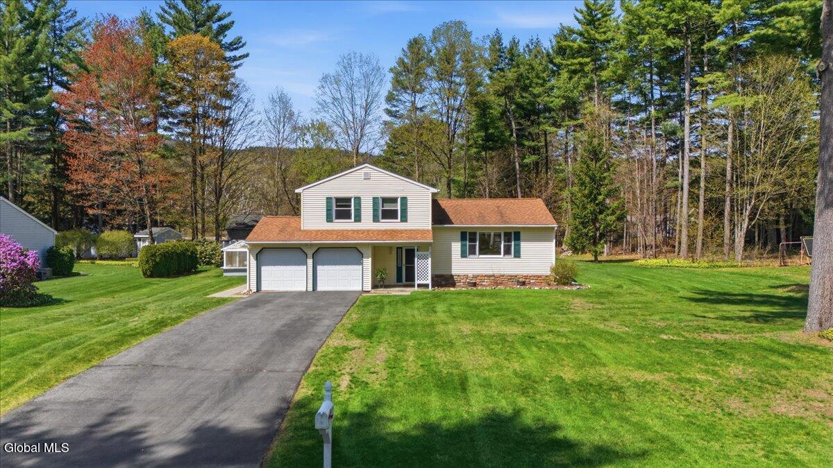 10 Queen Diana Lane Queensbury NY 12804