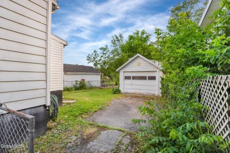 1322 Alden Place Schenectady NY 12308