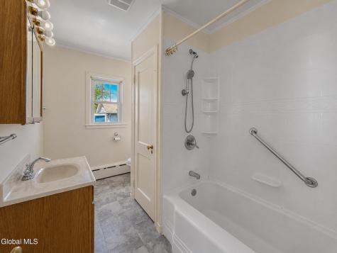 121 North Road Greenville NY 12083