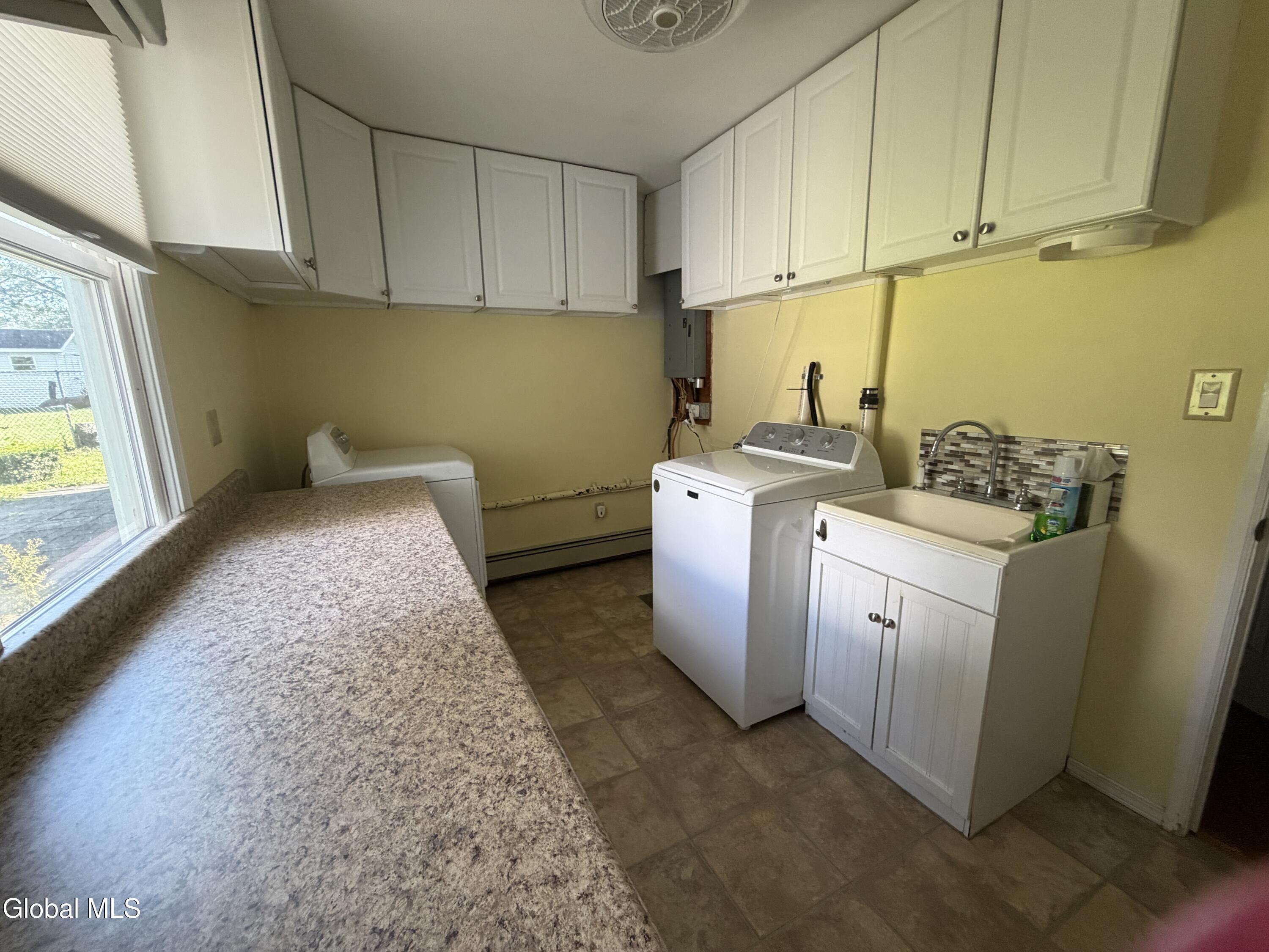 1152 Outer Drive Rotterdam NY 12303
