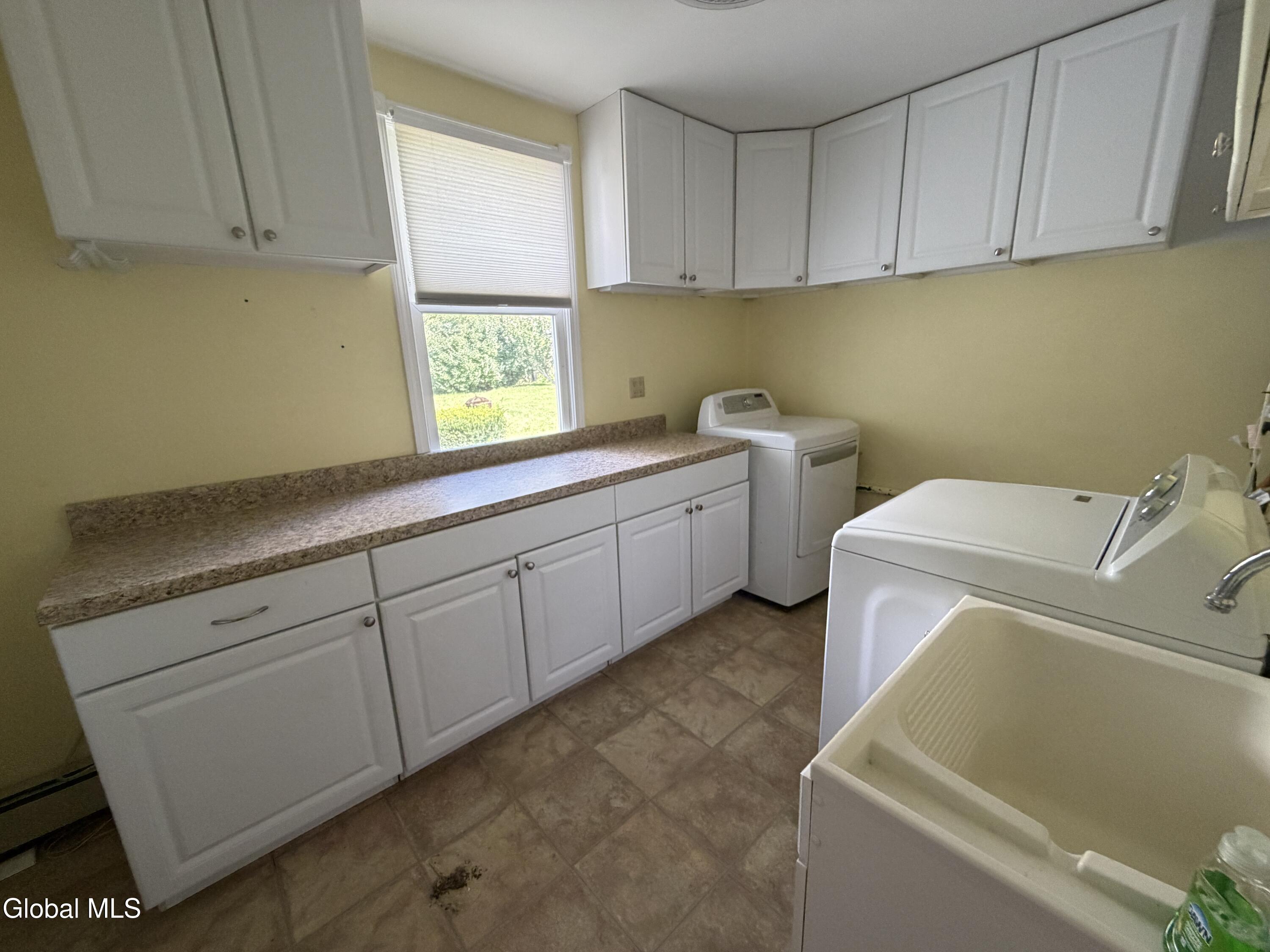 1152 Outer Drive Rotterdam NY 12303