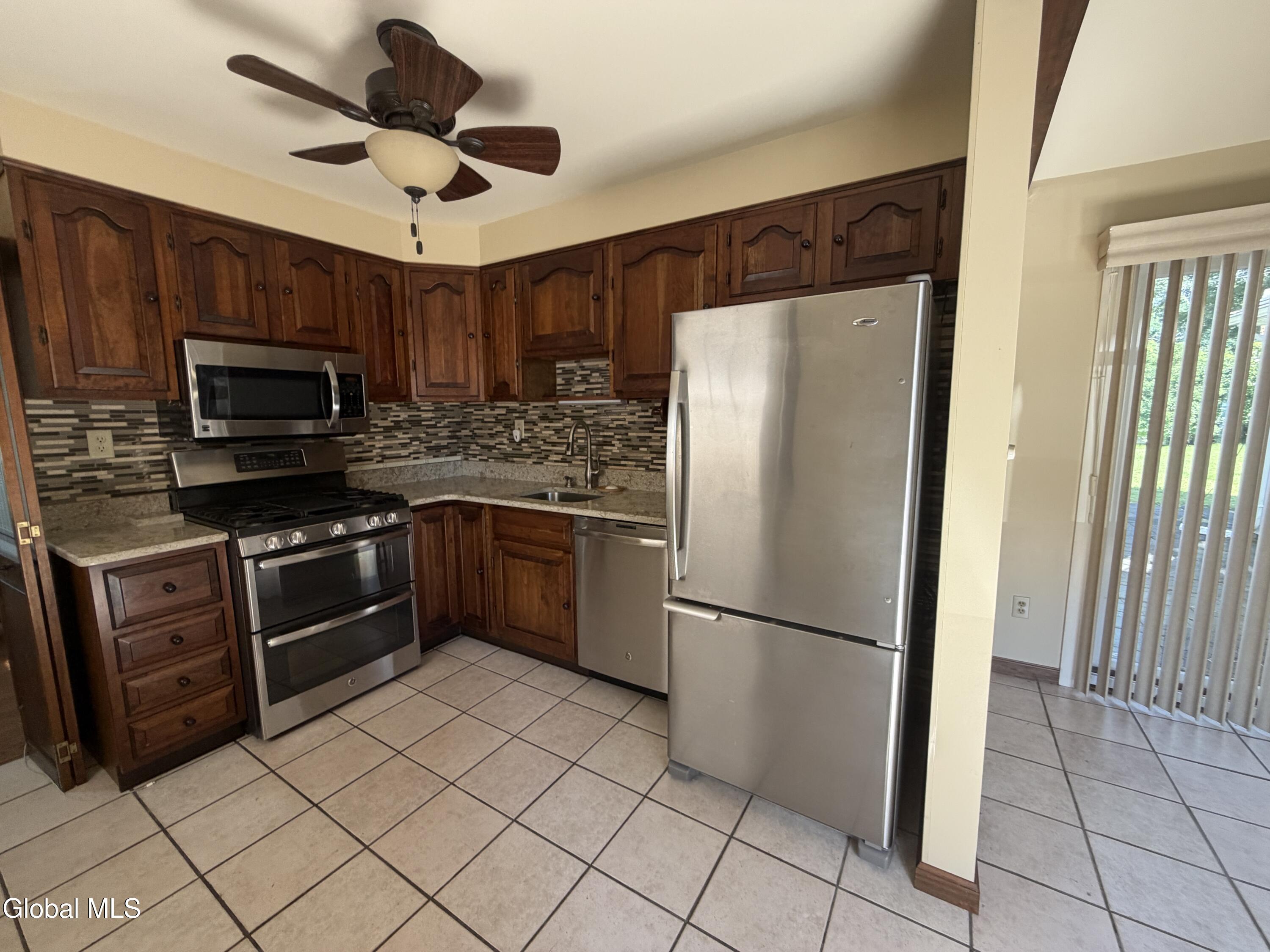 1152 Outer Drive Rotterdam NY 12303