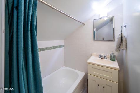 1 Waverly Place Guilderland NY 12203